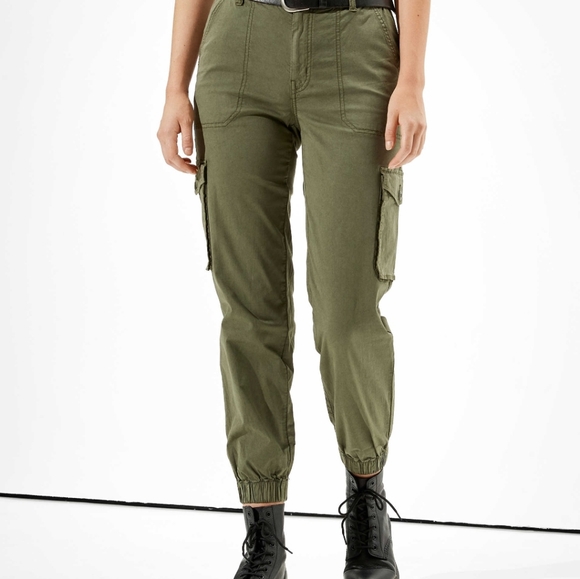 american eagle relaxed mom jogger